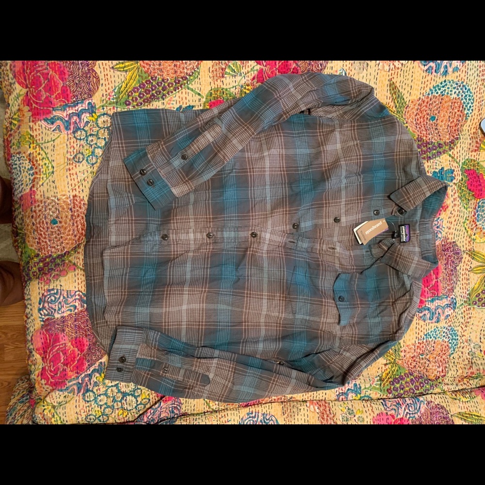 Patagonia Men’s lightweight flannel shirt